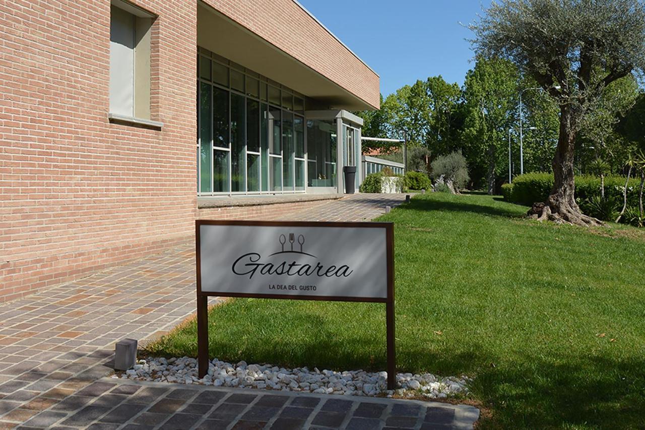 Anusca Palace Hotel Castel San Pietro Terme Exterior foto